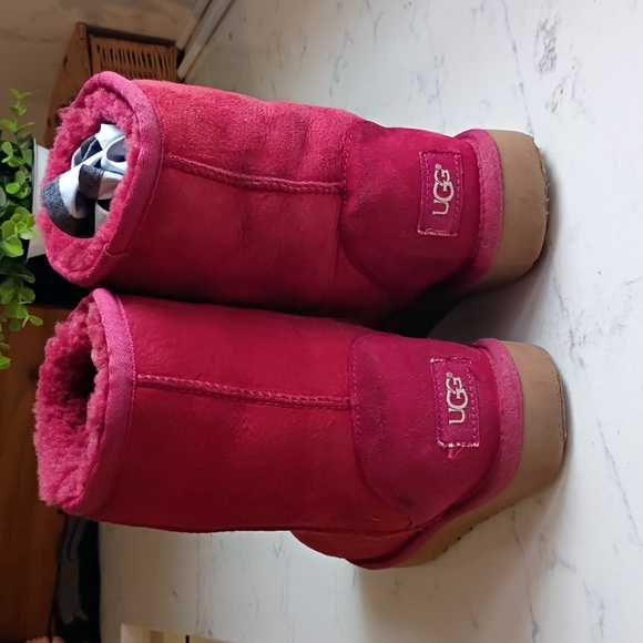 UGG Women's Vibrant Red Suede Boots - Picture 3 of 10